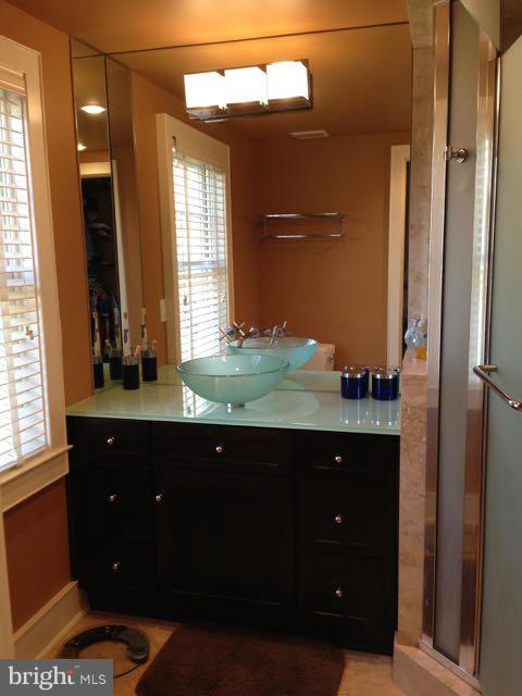 611 Ray Drive Silver Spring, MD 20910 - Photo 14 of 25 Bath (Master)