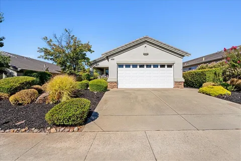 a view of backyard of house