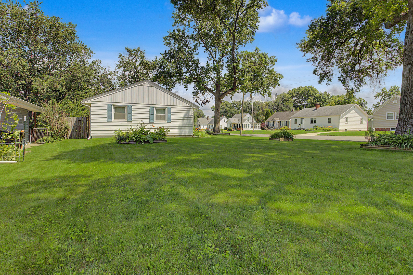 901 East Adams Street Washington, IL 61571 - Photo 35 of 43