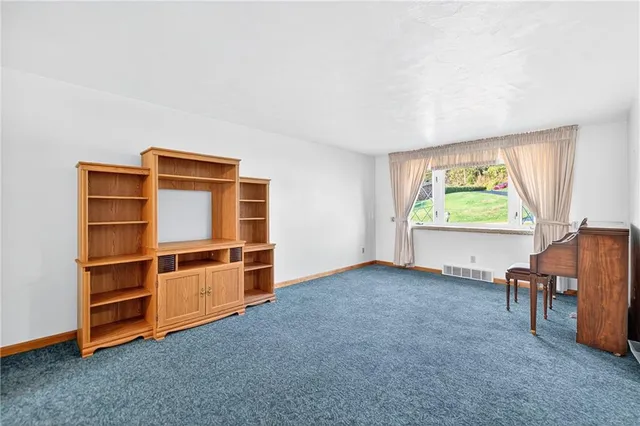 $279,900 | 1033 Old Hills Road, McKeesport, PA 15135