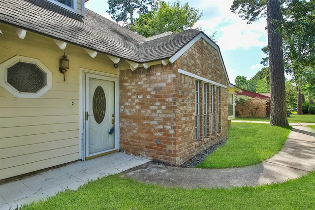 $375,000 | 711 Rosewood Drive, Shenandoah, TX 77381