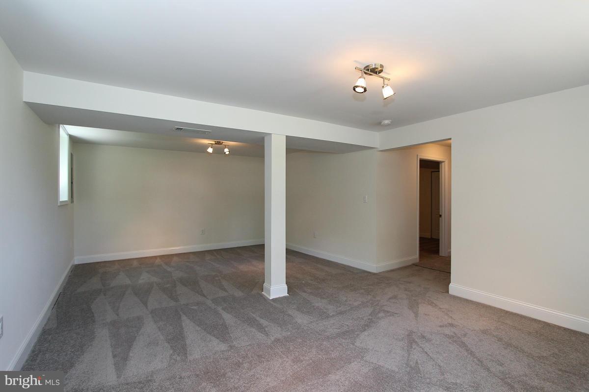 9311 Piscataway Road Clinton, MD 20735 - Photo 20 of 29 Family Room
