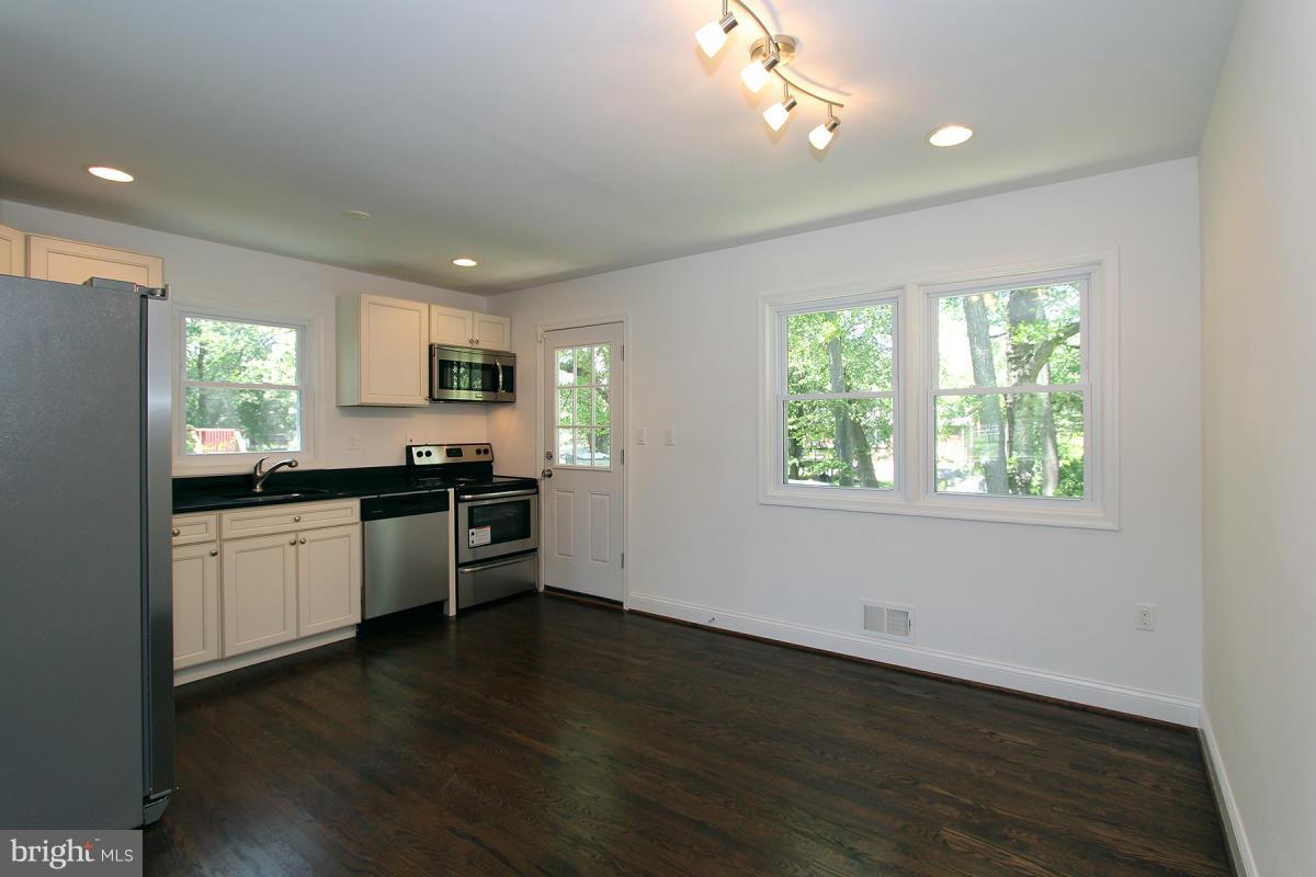 9311 Piscataway Road Clinton, MD 20735 - Photo 3 of 29 Kitchen