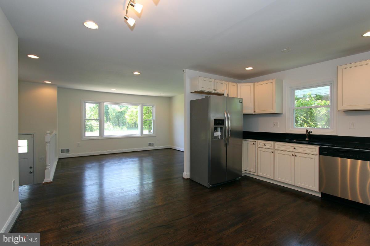 9311 Piscataway Road Clinton, MD 20735 - Photo 4 of 29 Kitchen