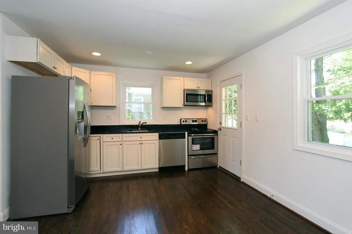 9311 Piscataway Road Clinton, MD 20735 - Photo 5 of 29 Kitchen