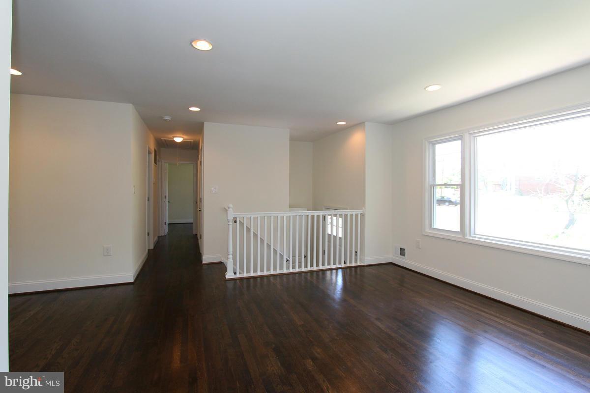 9311 Piscataway Road Clinton, MD 20735 - Photo 9 of 29 Living Room