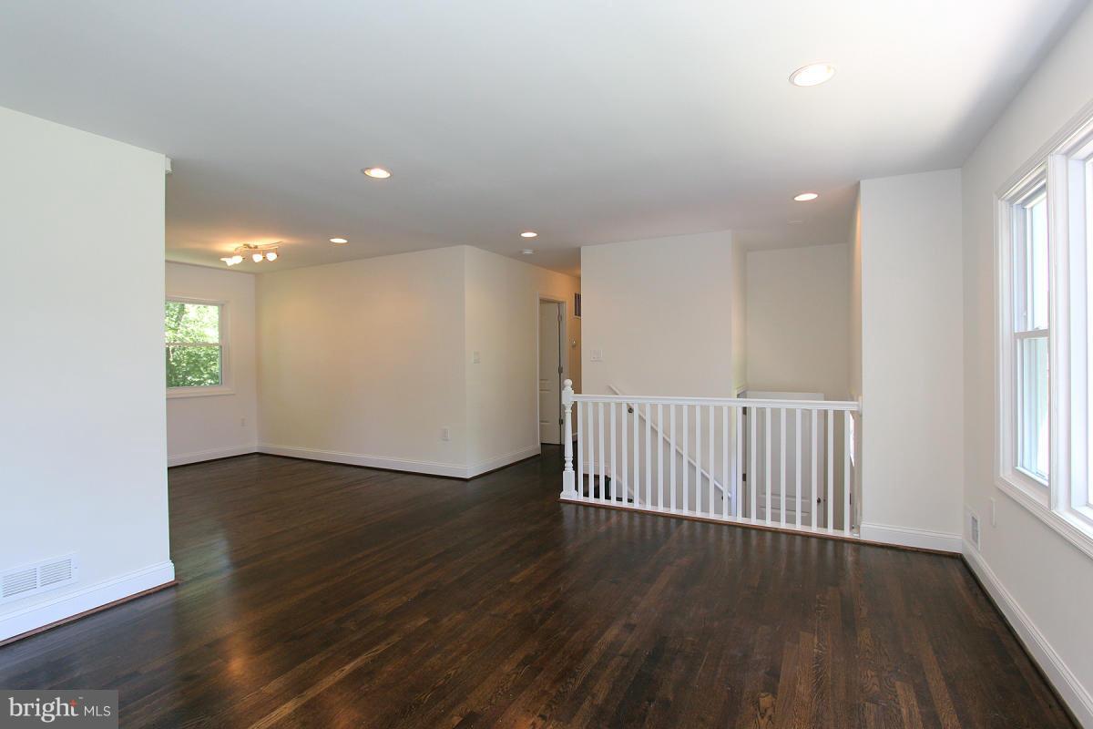9311 Piscataway Road Clinton, MD 20735 - Photo 10 of 29 Living Room