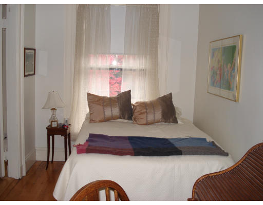 302 Commonwealth Avenue, Unit D Boston, MA 02115 - Photo 10 of 11 a living room with furniture and a lamp