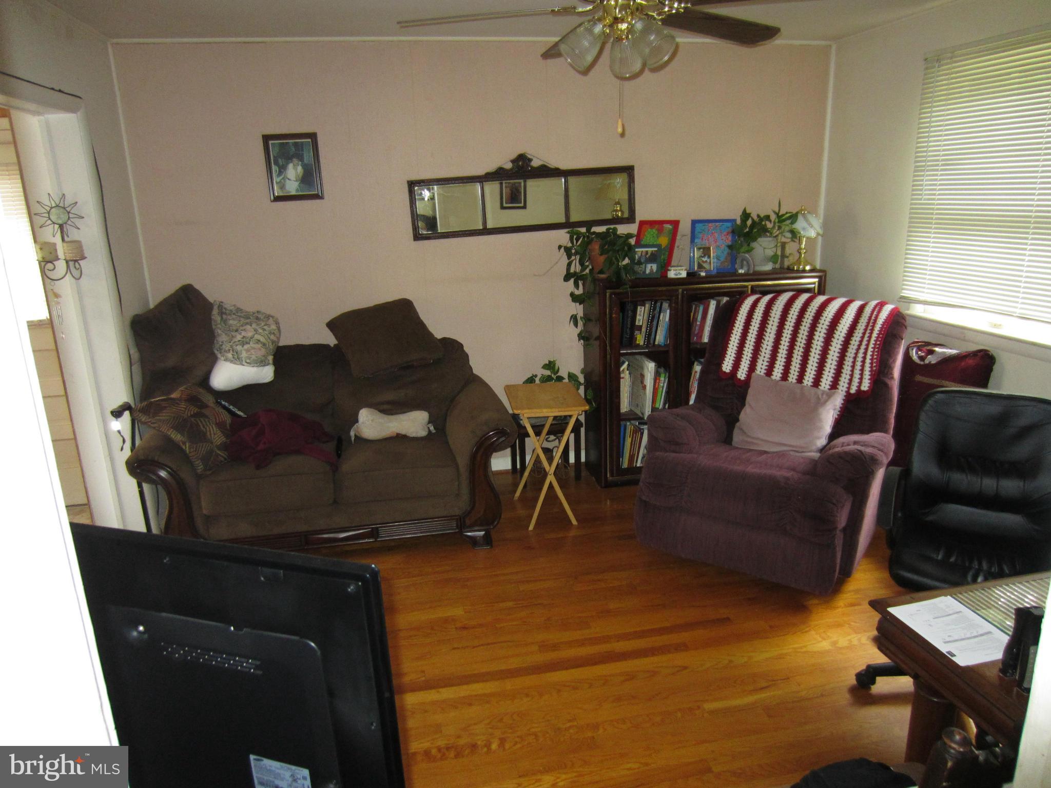 9409 Curran Road Silver Spring, MD 20901 - Photo 11 of 30 Family Room