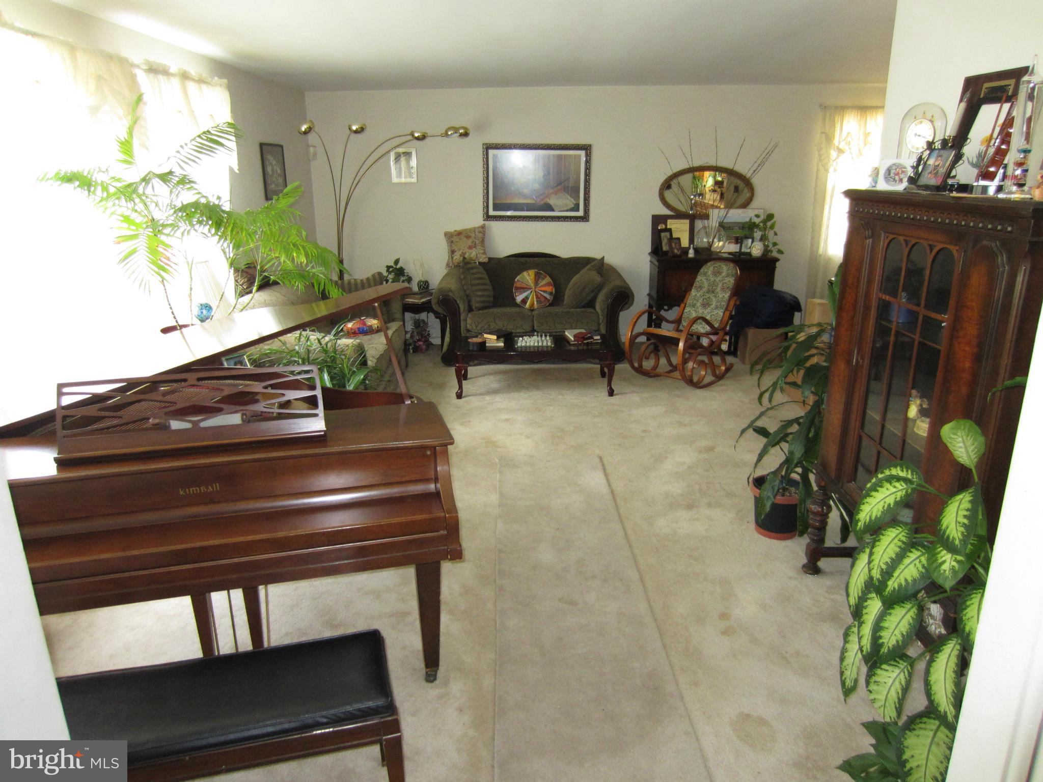 9409 Curran Road Silver Spring, MD 20901 - Photo 4 of 30 Living Room