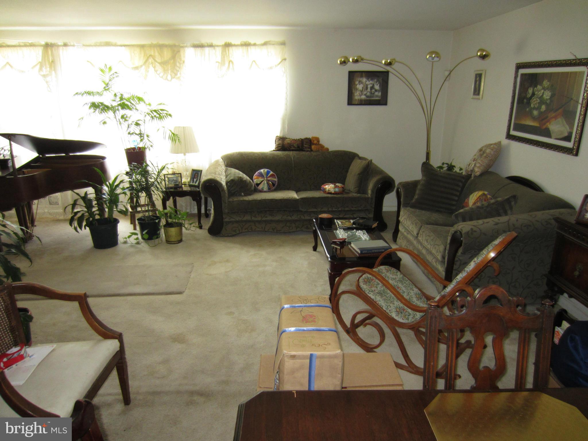 9409 Curran Road Silver Spring, MD 20901 - Photo 6 of 30 Living Room