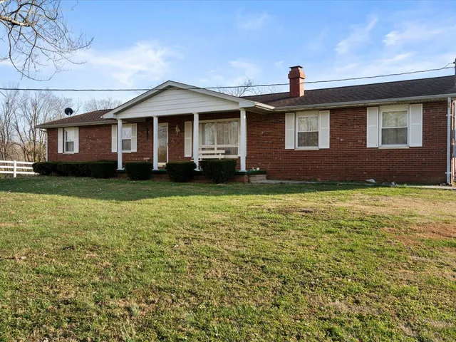 $285,000 | 205 West Boundary Road, Creal Springs, IL 62922