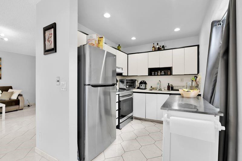 906 Normandy Trail, Unit 906 Delray Beach, FL 33484 - Photo 9 of 37 Photo 9