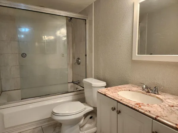 $1,575 | 2516 South 19th Street, Unit 106, Fort Pierce, FL 34982