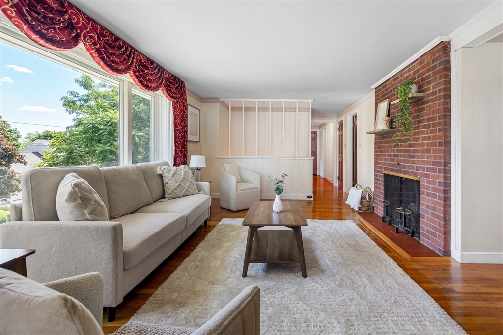 38 Robinhood Road Winchester, MA 01890 - Photo 8 of 32