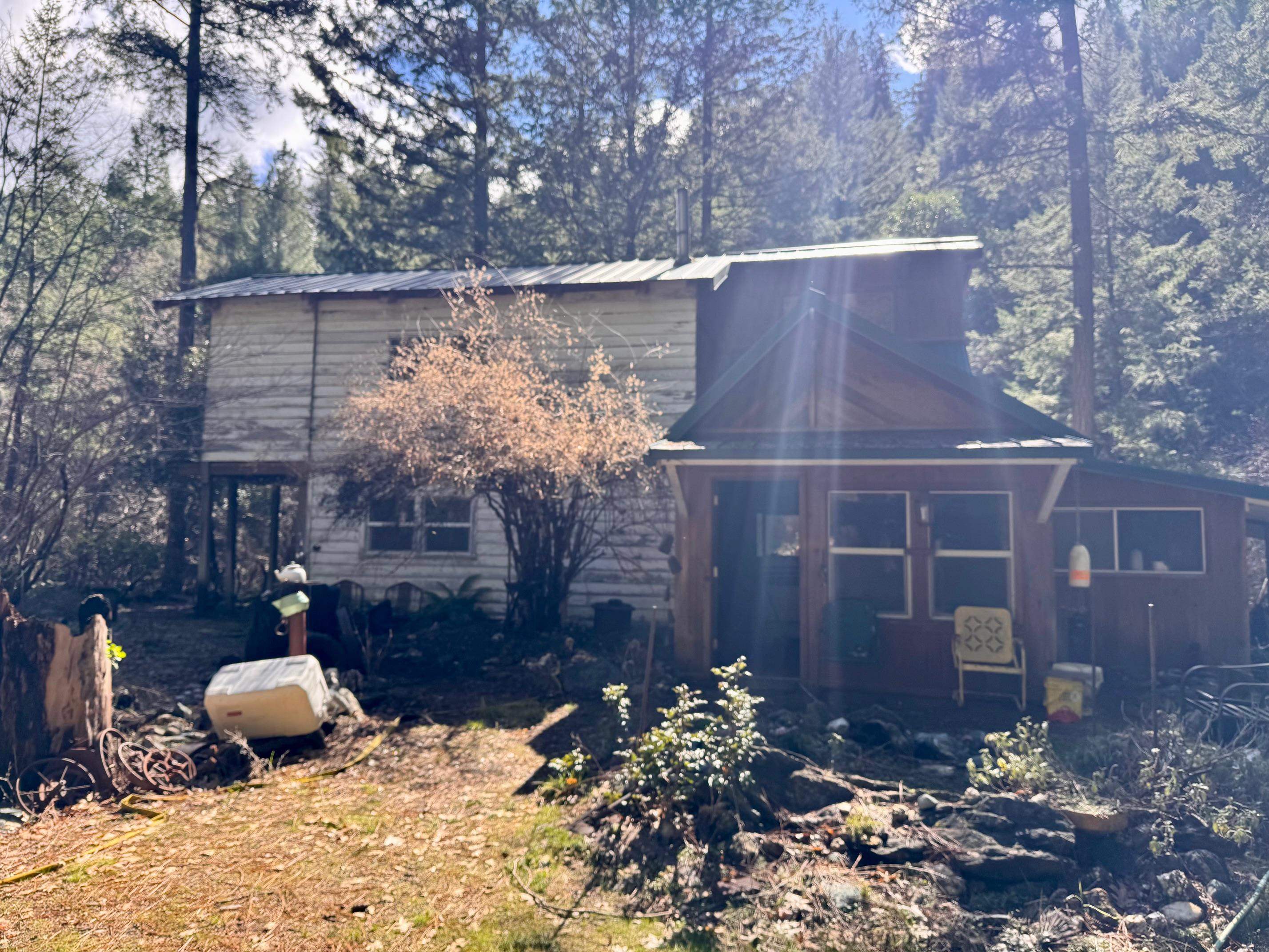 2.9-acres 1050 Road Seiad Valley, CA 96086 - Photo 2 of 20 Gallery Image 2