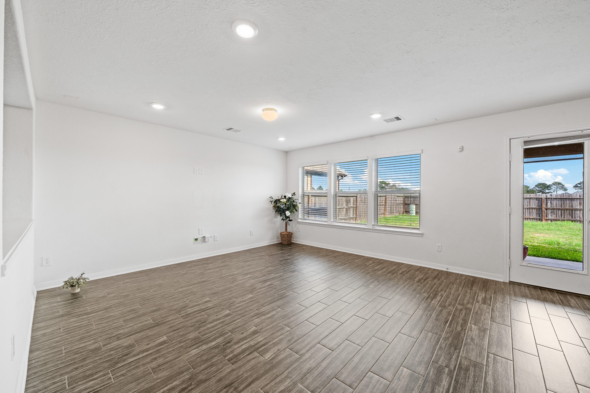 4918 Harrow Ranch Court Katy, TX 77449 - Photo 13 of 34