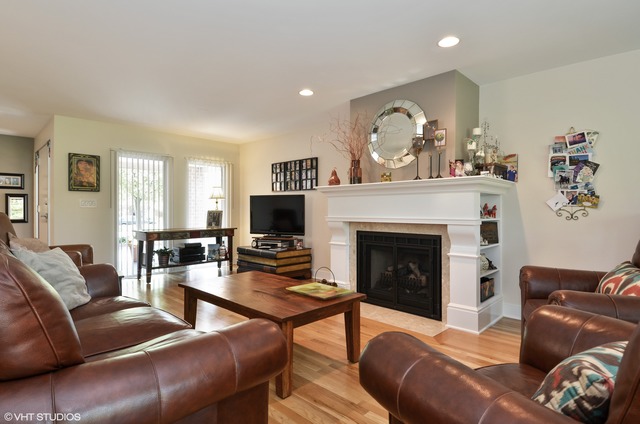 405 Milford Road Deerfield, IL 60015 - Photo 2 of 10