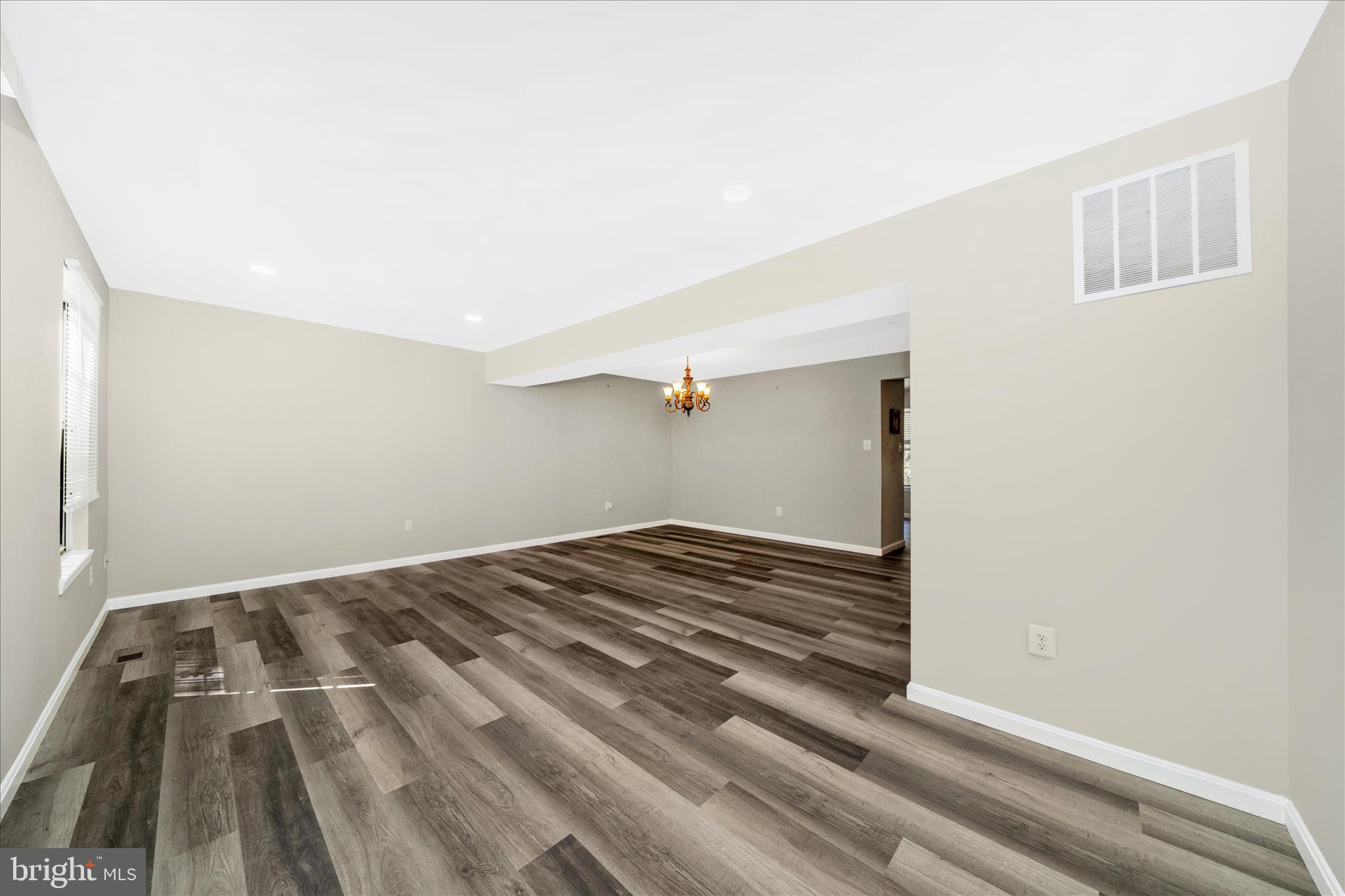 8511 Ritchboro Road District Heights, MD 20747 - Photo 20 of 57 Living Room