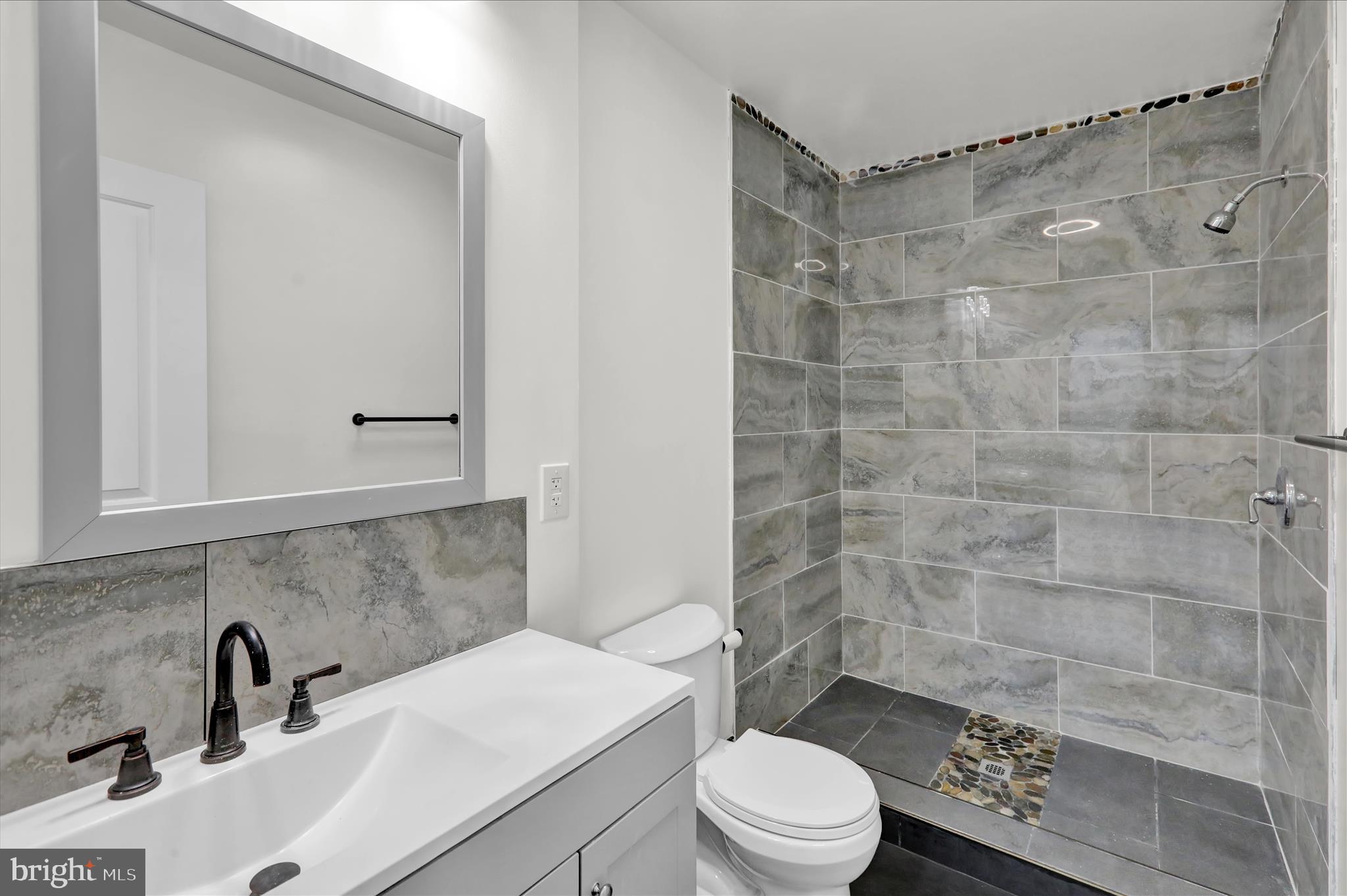 3313 Marion Street Reading, PA 19605 - Photo 11 of 29 360_2049