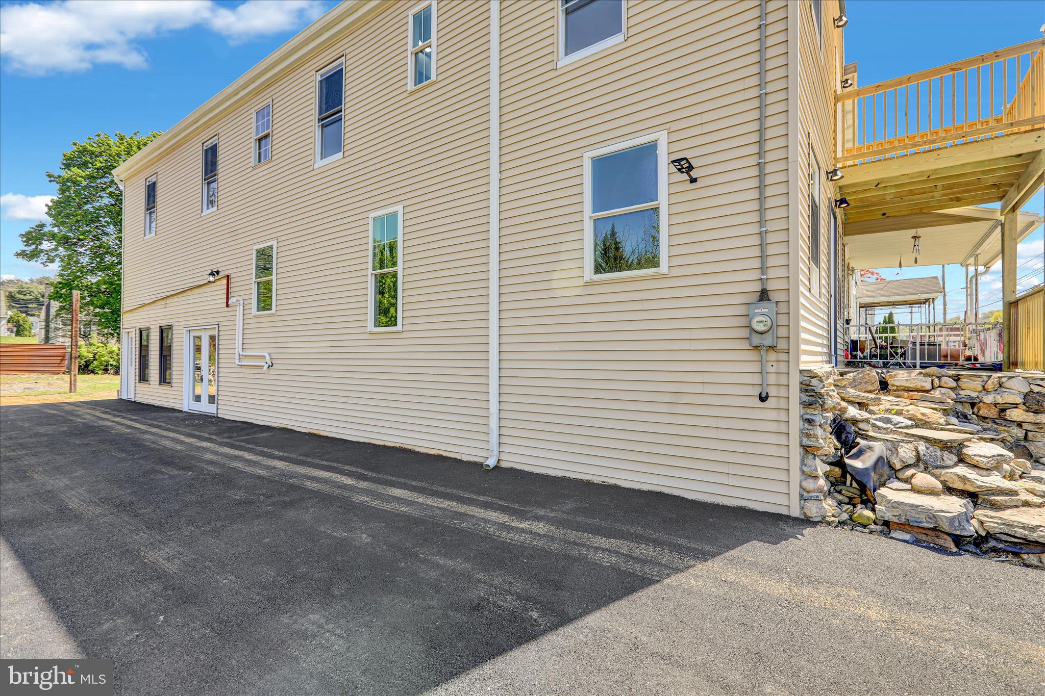 3313 Marion Street Reading, PA 19605 - Photo 3 of 29 360_2009