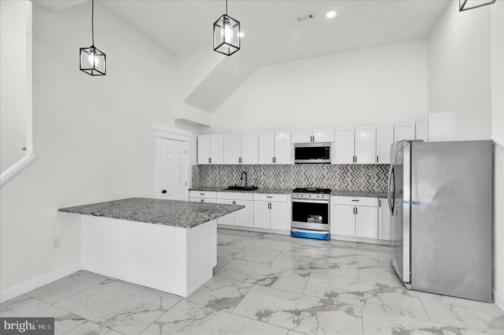 3313 Marion Street Reading, PA 19605 - Photo 5 of 29 360_2019