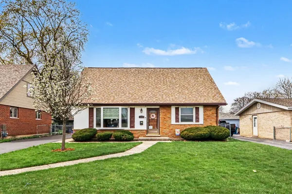 $289,900 | 13124 Forest View Lane, Crestwood, IL 60418