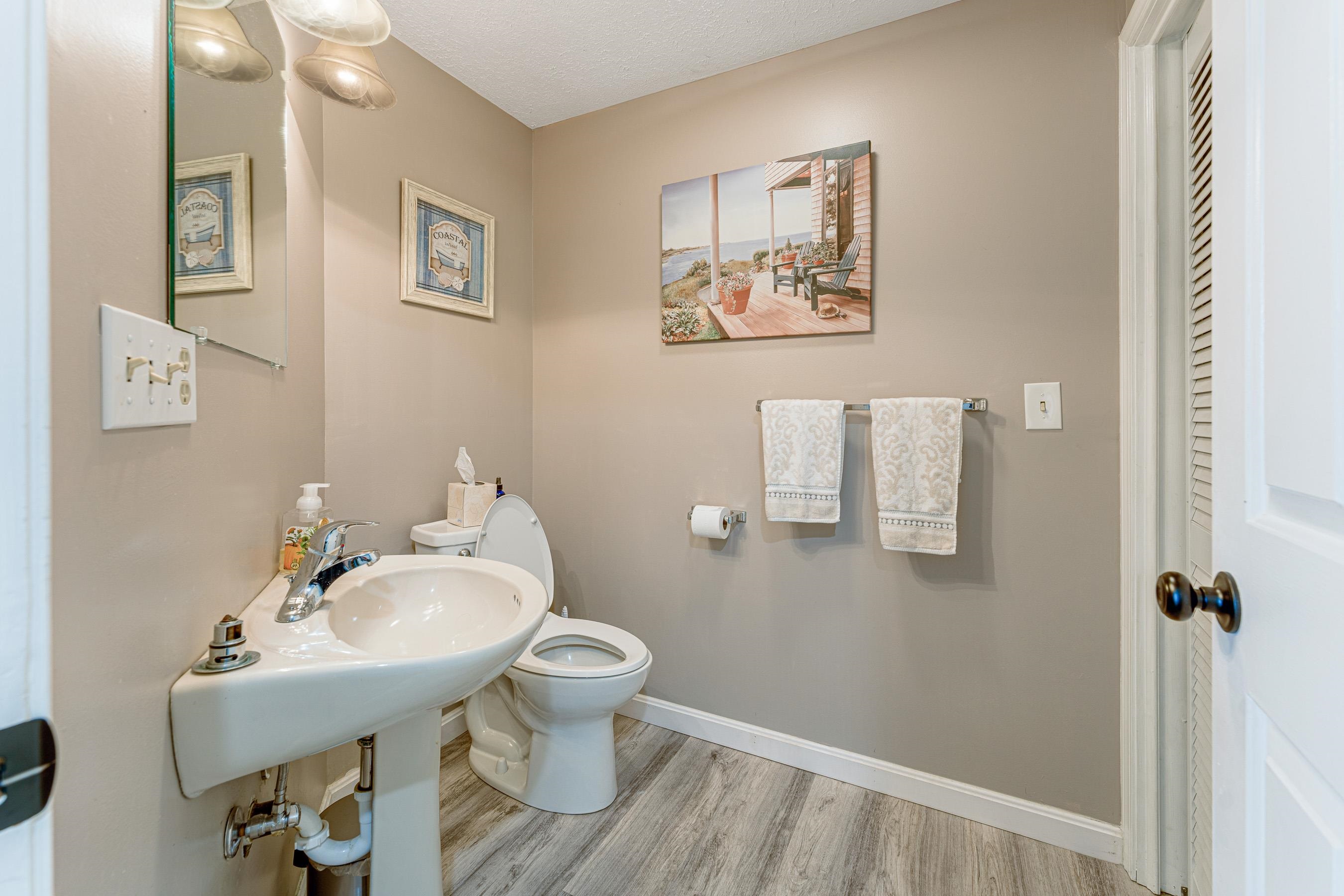 353 Winding Pond Road Londonderry, NH 03053 - Photo 15 of 45