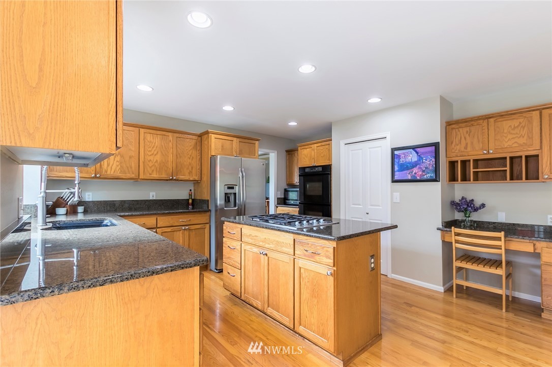 18726 Southeast 144th Street Renton, WA 98059 - Photo 14 of 40
