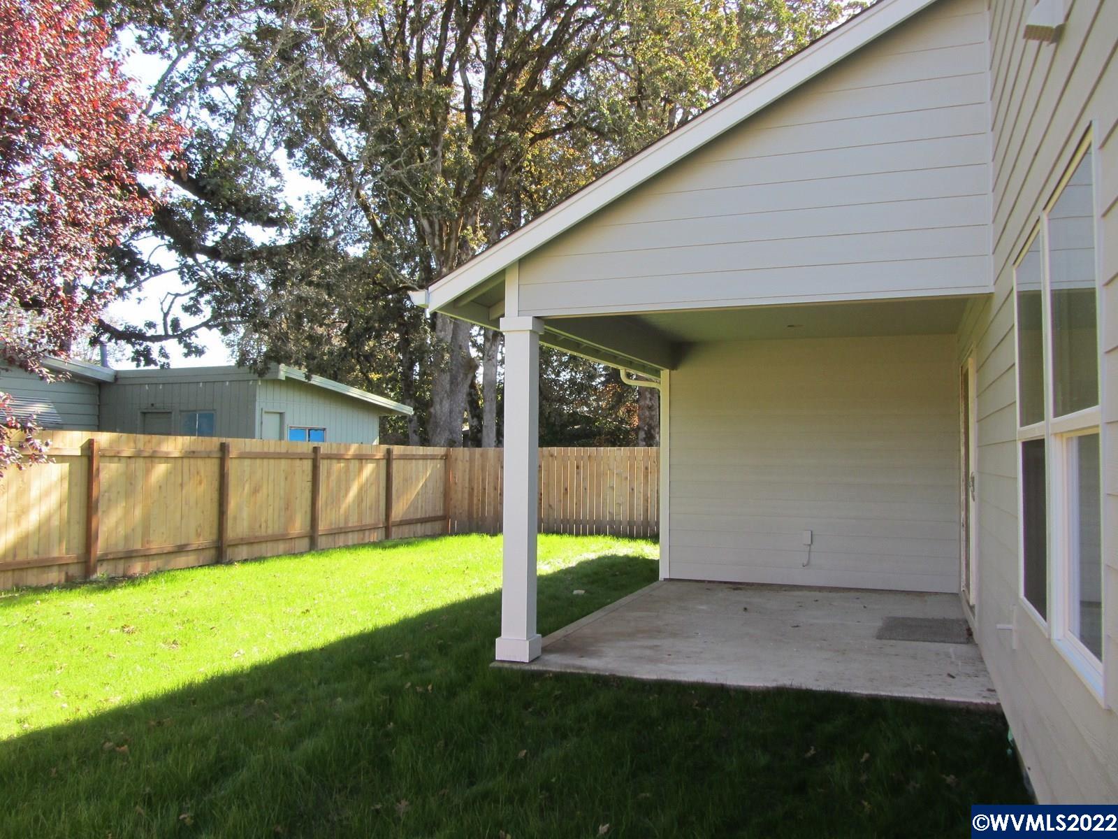 532 Walker Road Lebanon, OR 97355 - Photo 5 of 40 Gallery Image 5