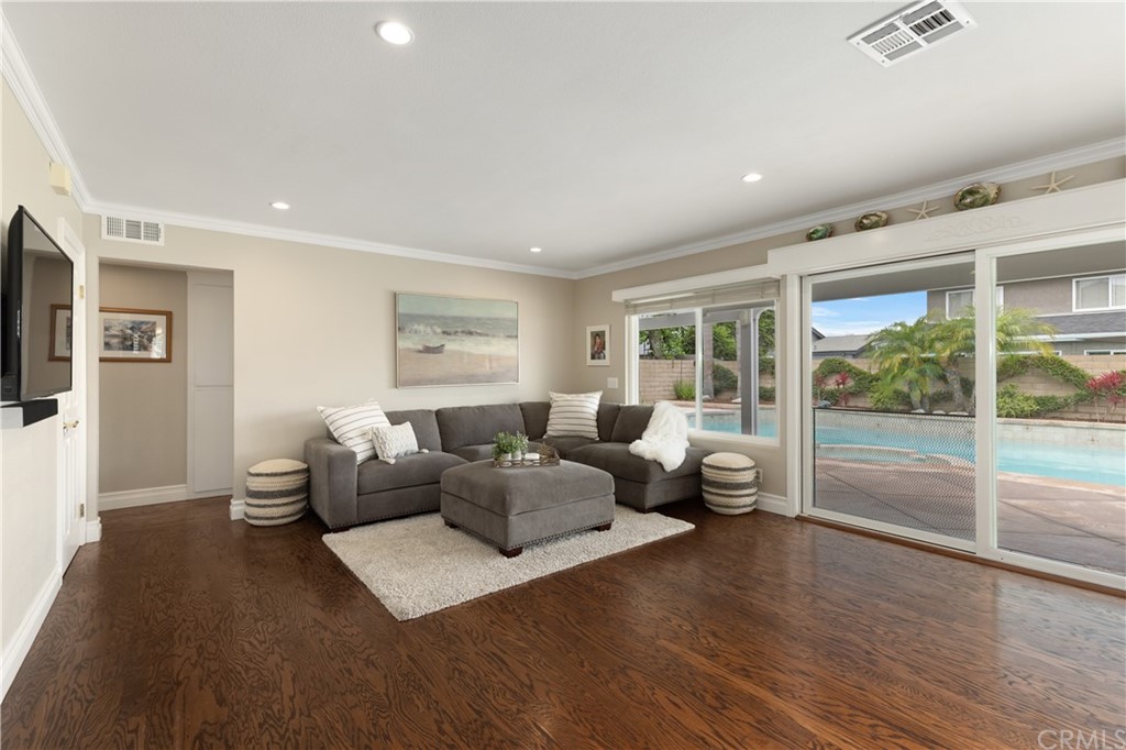 6471 Glenfox Drive Huntington Beach, CA 92647 - Photo 10 of 33