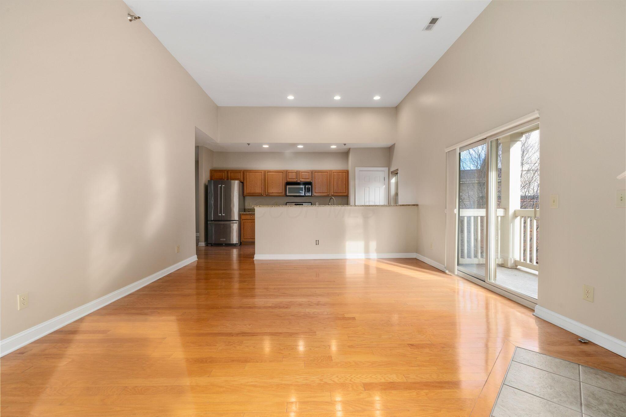 1744 Ridgecliff Road, Unit 12 Columbus, OH 43221 - Photo 34 of 52 35-web-or-mls-DSC08121