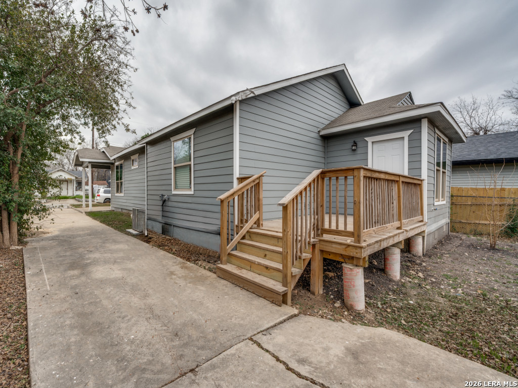 945 Potomac San Antonio, TX 78202 - Photo 13 of 14 a view of front of a house with a yard