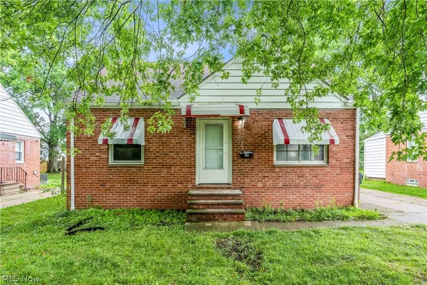 $1,425 | 735 East 256th Street, Euclid, OH 44132