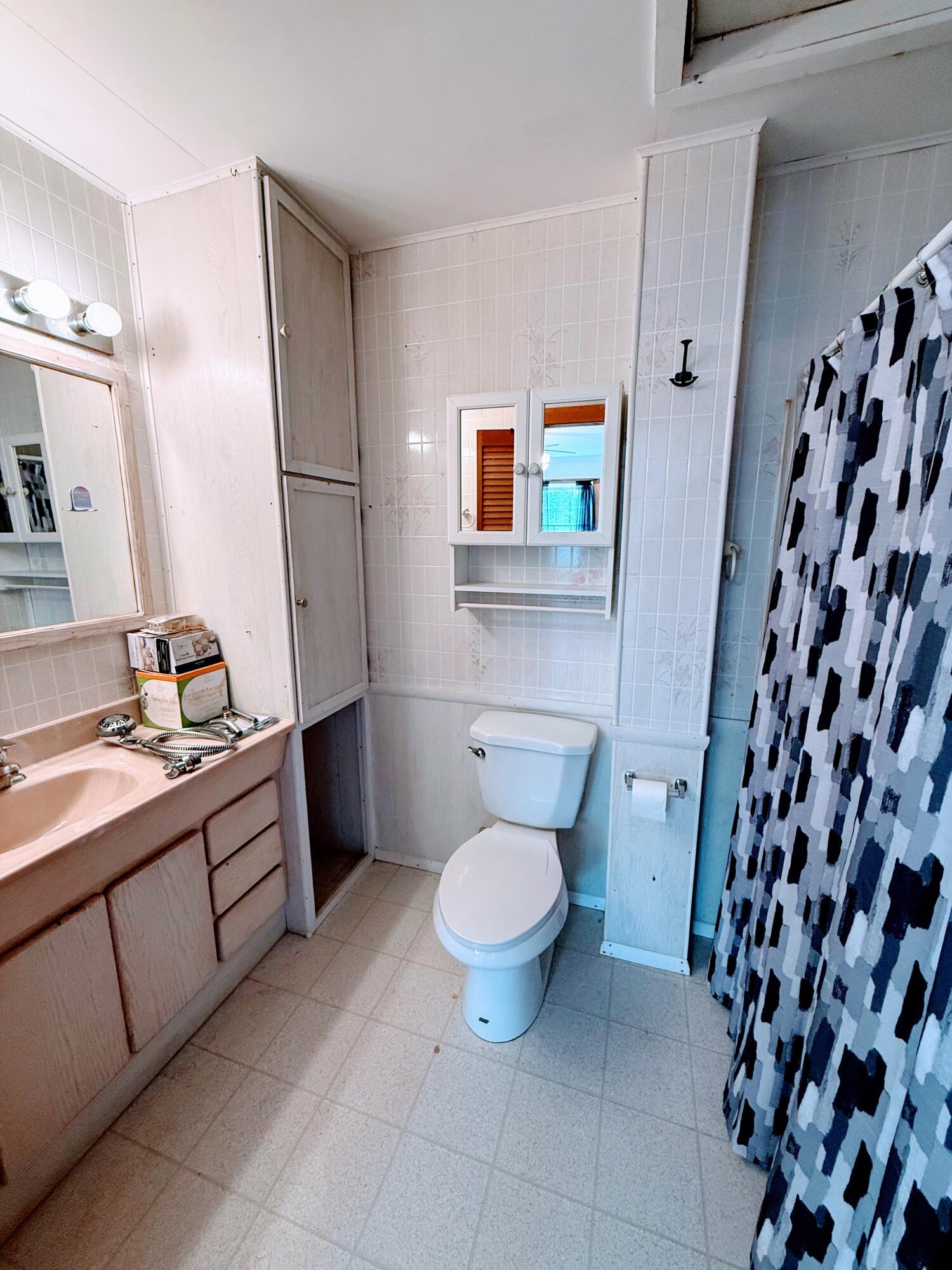 65 Pine Ridge Road Cushing, ME 04563 - Photo 22 of 29 en suite bath room