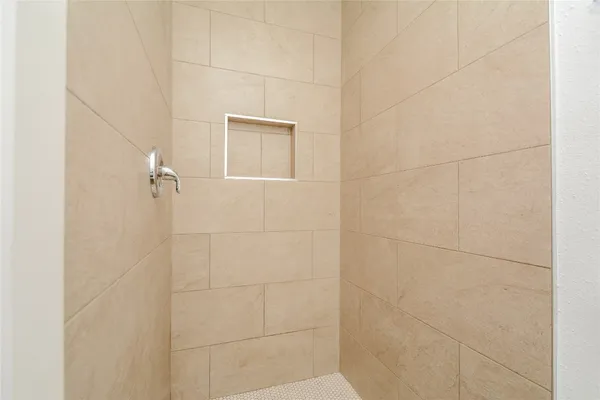 $1,725 | 4708 Los Angeles Street, Houston, TX 77026