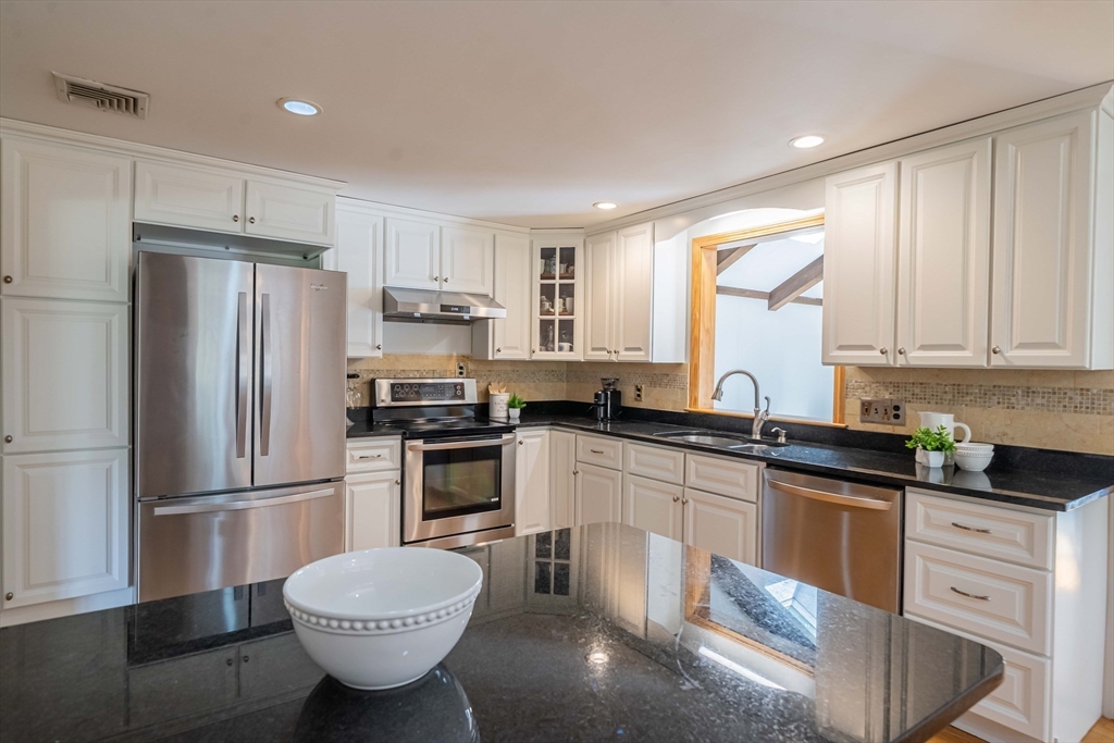 49 Eldred Street Lexington, MA 02420 - Photo 6 of 42