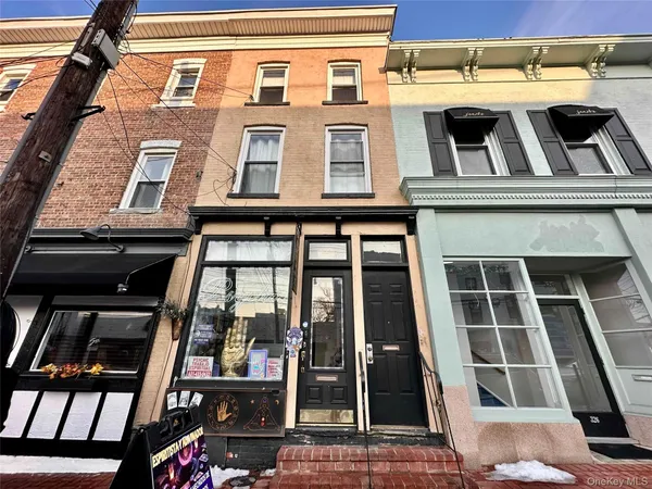 $1,850 | 320 New York Avenue, Unit 3, Huntington, NY 11743