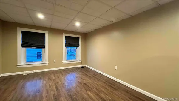 $1,850 | 320 New York Avenue, Unit 3, Huntington, NY 11743