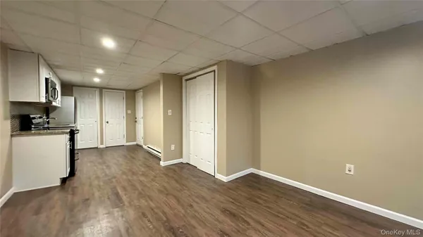 $1,850 | 320 New York Avenue, Unit 3, Huntington, NY 11743