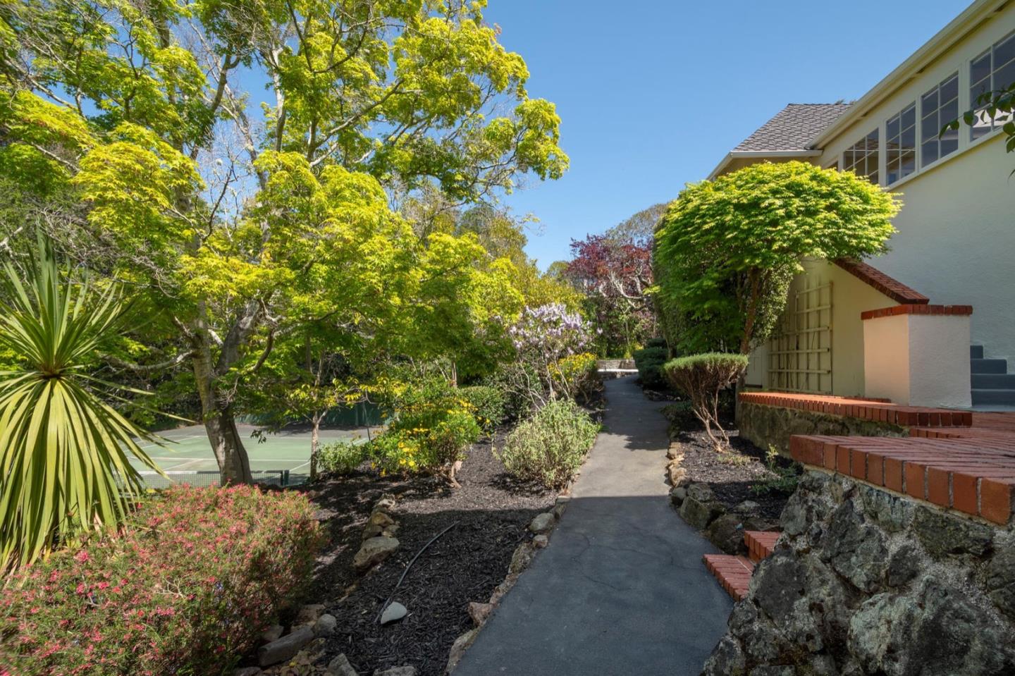 900 Link Road Hillsborough, CA 94010 - Photo 47 of 52 a backyard of a house with lots of green space