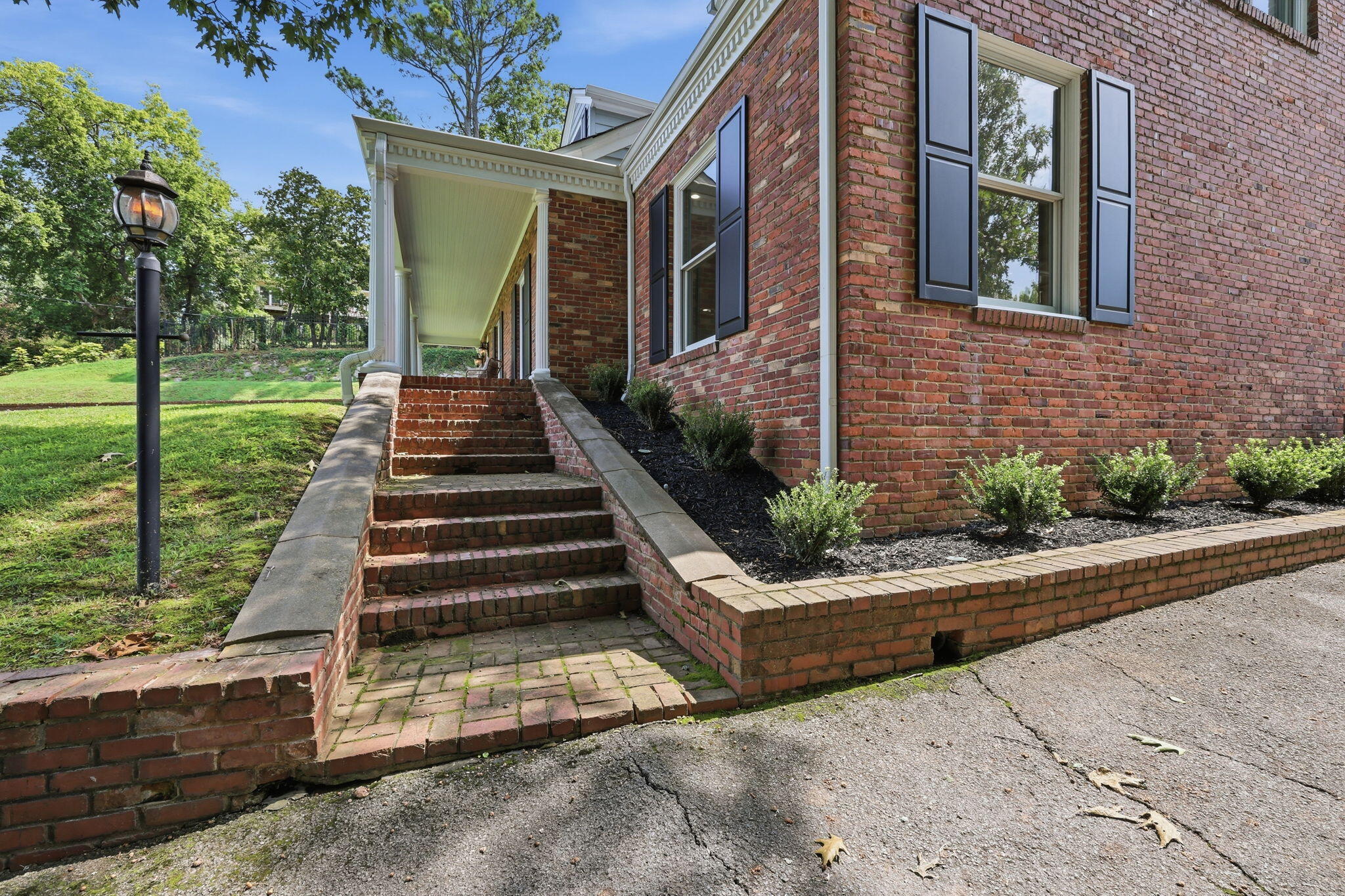 174 North Crest Road Chattanooga, TN 37404 - Photo 4 of 50 3-web-or-mls-174-n-crest-rd