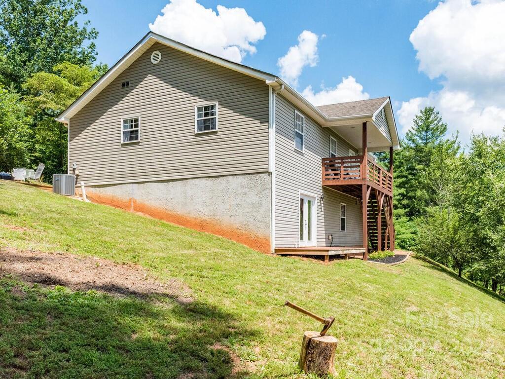 a view of outdoor space yard and balcony