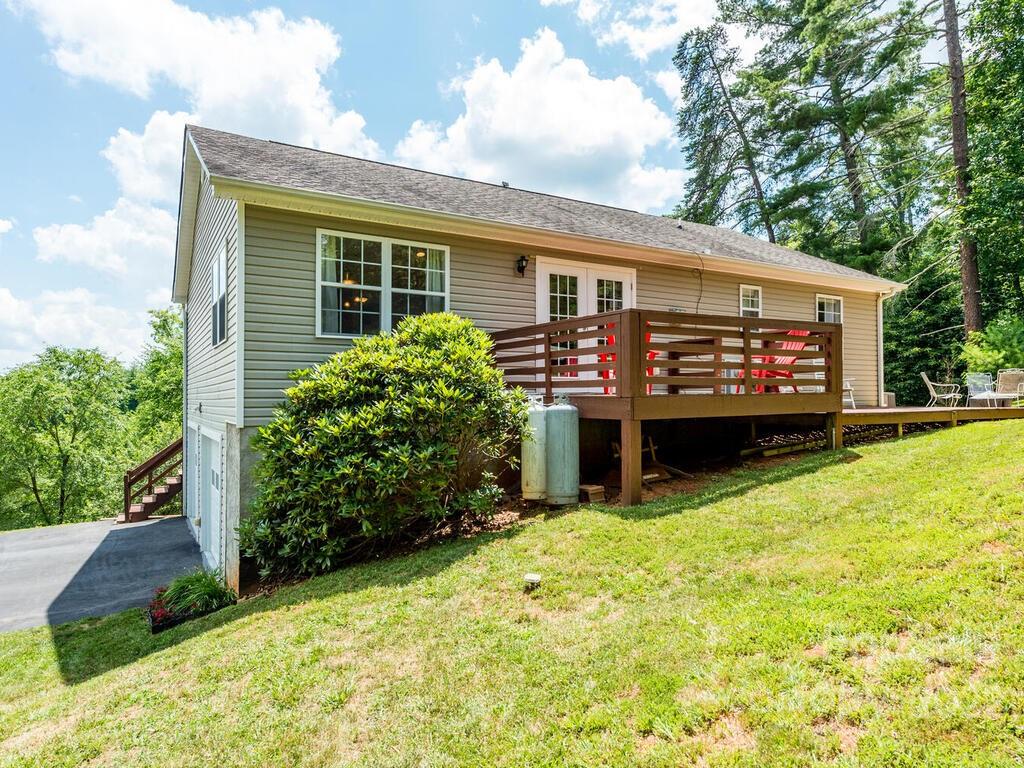 243 Scarlett Ridge Drive Marshall, NC 28753 - Photo 2 of 36 front view of a house with a yard