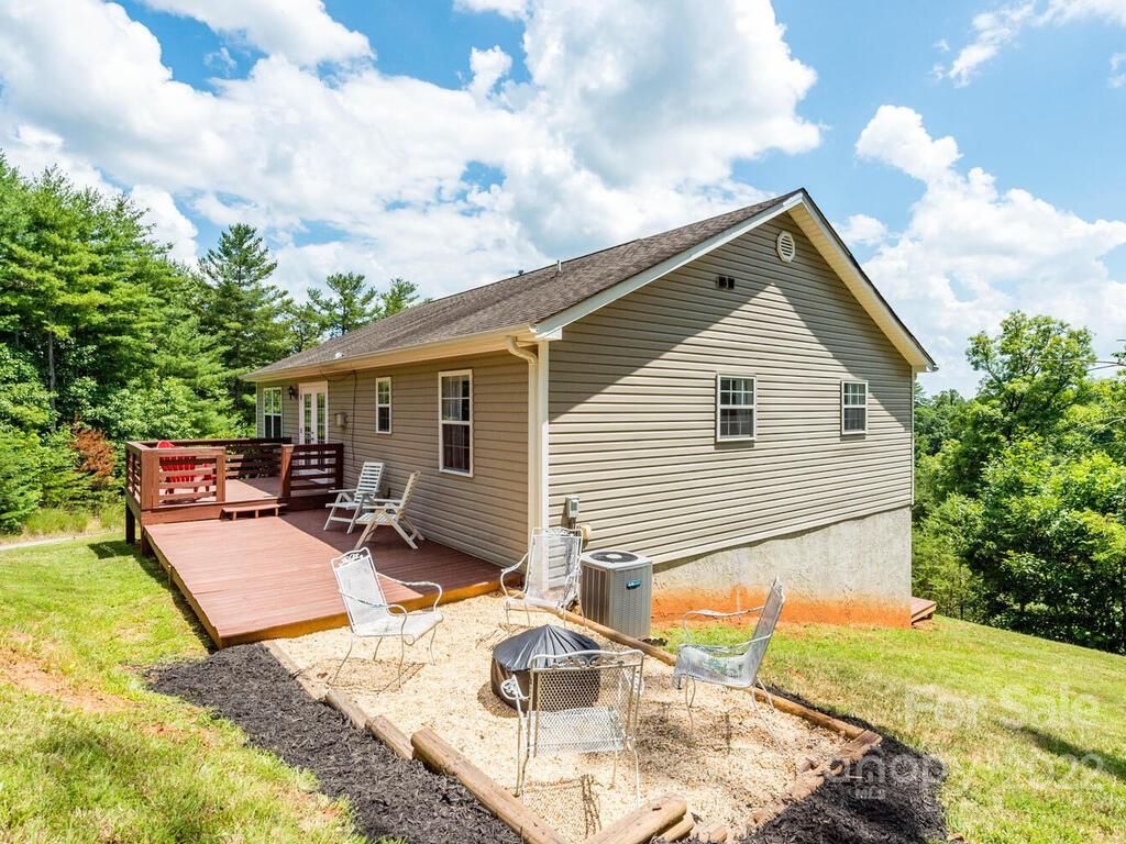 243 Scarlett Ridge Drive Marshall, NC 28753 - Photo 4 of 36 a backyard of a house with table and chairs