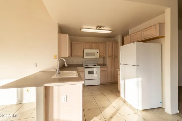 $1,975 | 524 South 88th Street, Mesa, AZ 85208