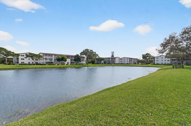 $89,900 | 321 Fanshaw H, Boca Raton, FL 33434
