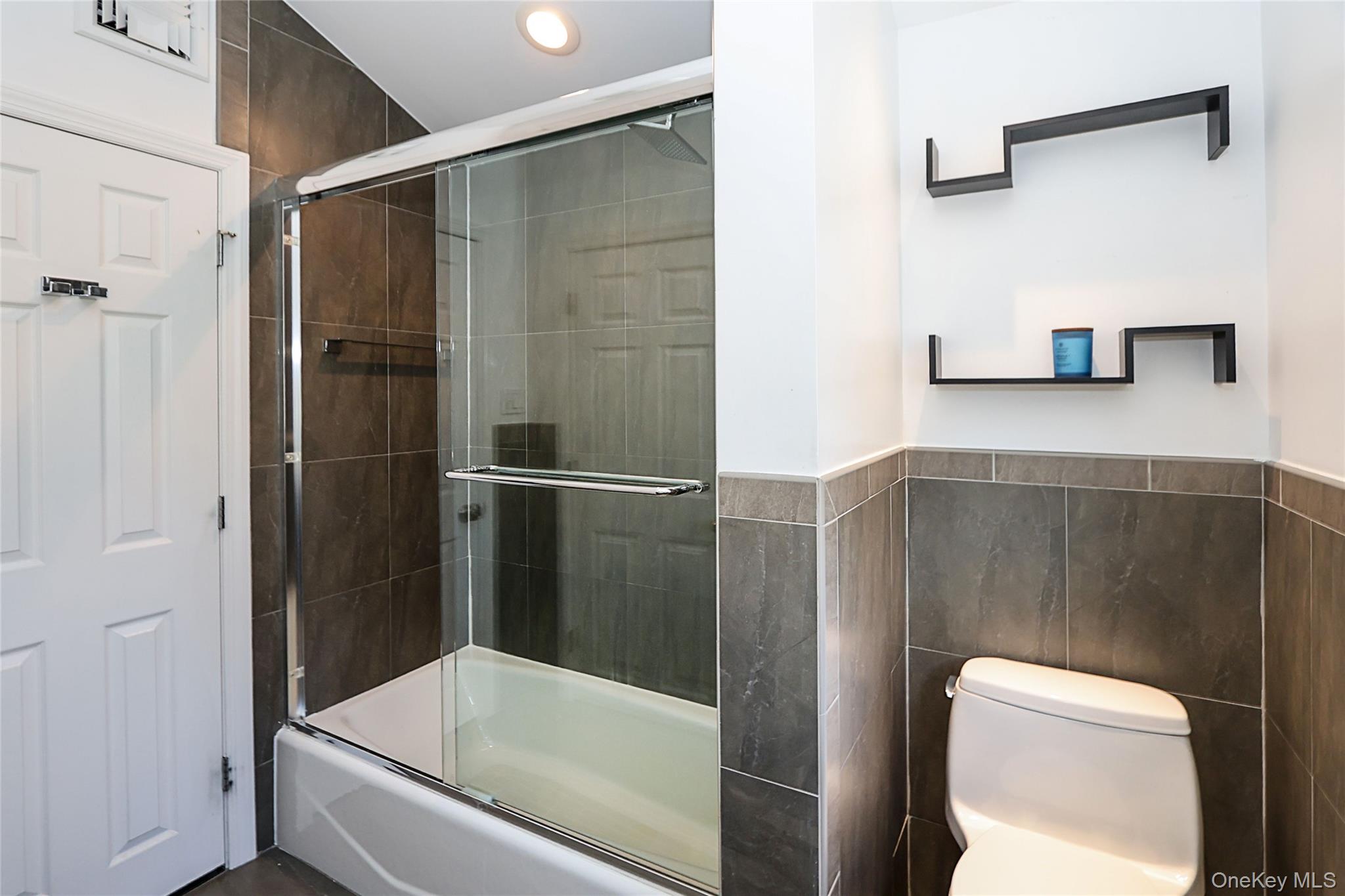 1481 North Meadow Road Merrick, NY 11566 - Photo 16 of 24