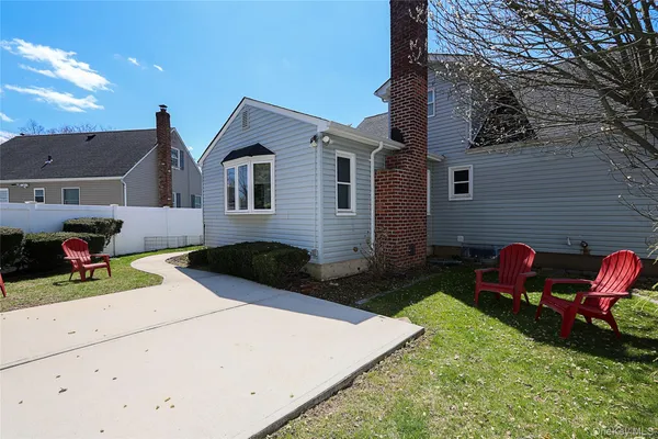 $809,000 | 1481 North Meadow Road, Merrick, NY 11566