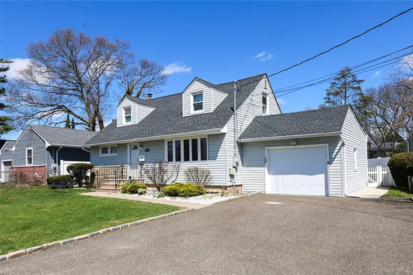 $809,000 | 1481 North Meadow Road, Merrick, NY 11566